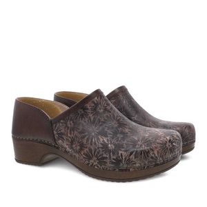 NEW - Dansko - Brenna - Brown Tooled - Size 39 - SEE Sizing Photo